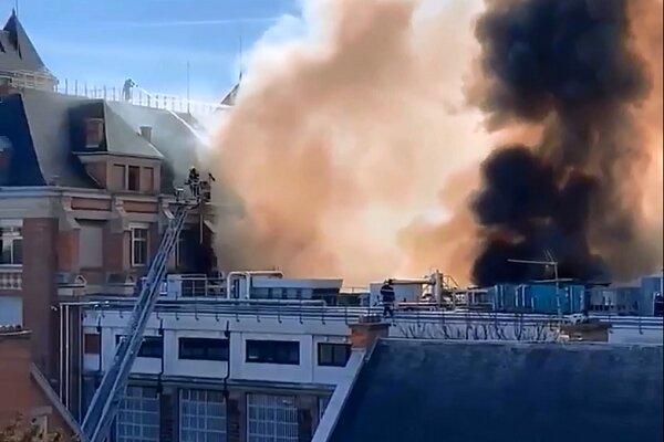 تور فرانسه ارزان: حریق گسترده در ساختمان چاپ اسکناس در فرانسه، 24 نفر زخمی شده اند