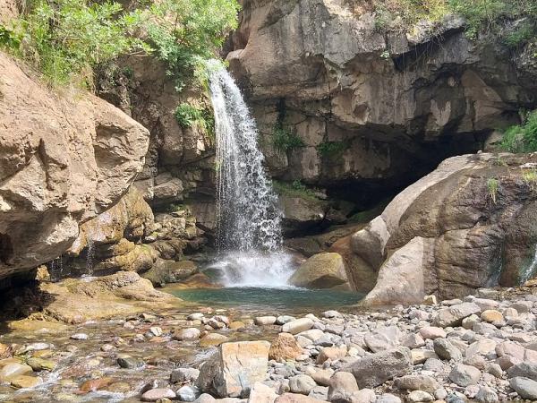 آبشار هشترخان، جاذبه ای دیدنی از طبیعت زیبای زنجان